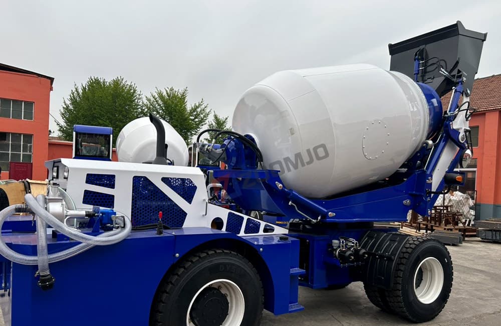 Self-Loading Concrete Mixer Truck For Export To Brunei