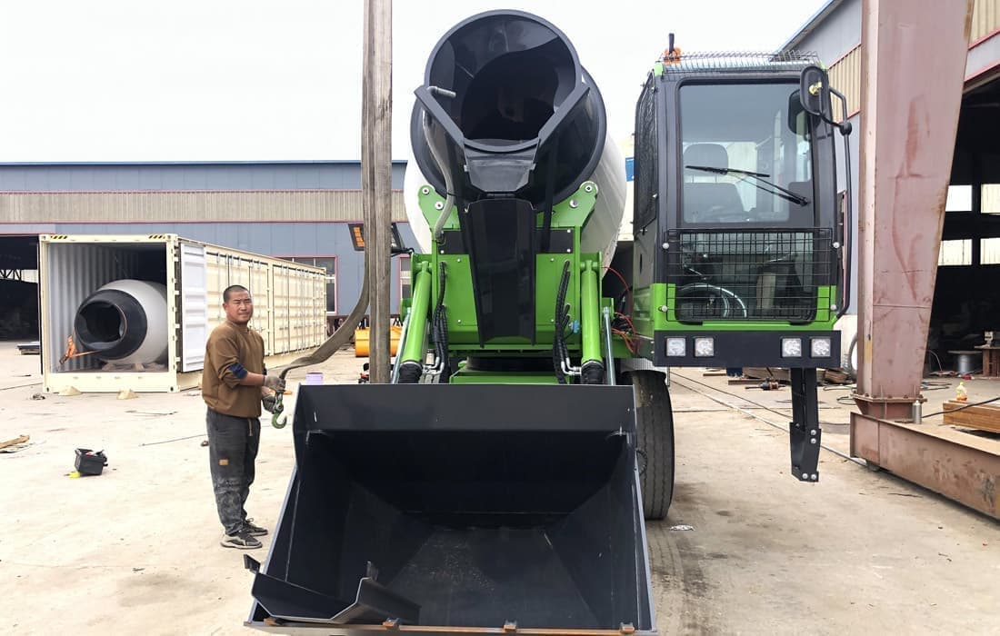 Self Loading Concrete Mixer