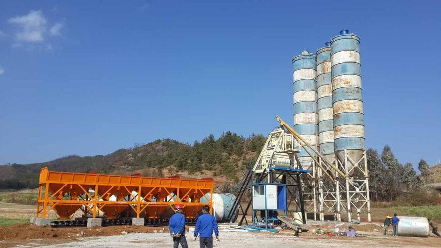 Small concrete mixing plant